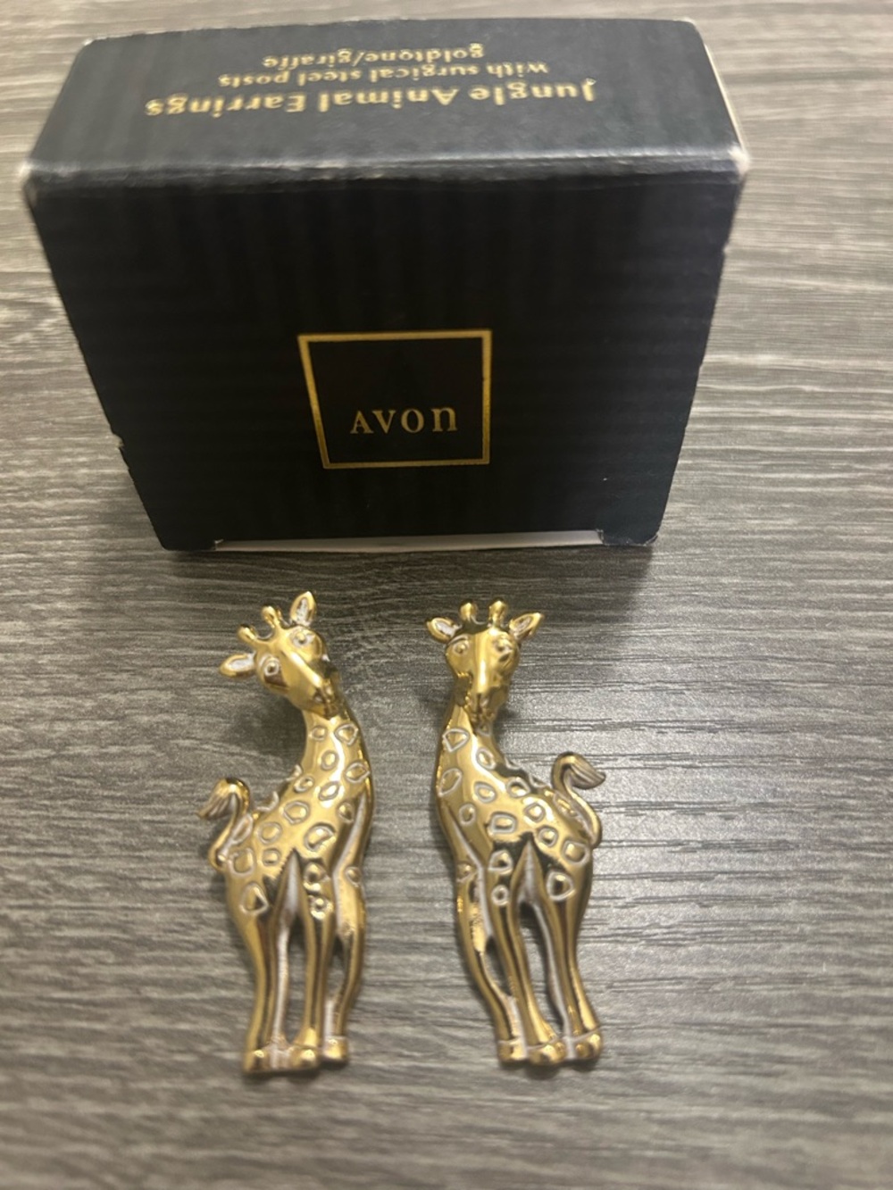 Avon Antique Jungle Animal Earrings with surgical Steel posts goldtone/giraffe